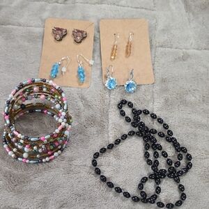 Fashion Jewelry Bundle(6) Bracelate Necklace Earrings Highland Cow Beaded GUC